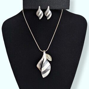 B&W Enamel Leaf Demi Parure